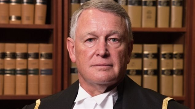 被指歧视强奸案受害者的法官受进一步调查
