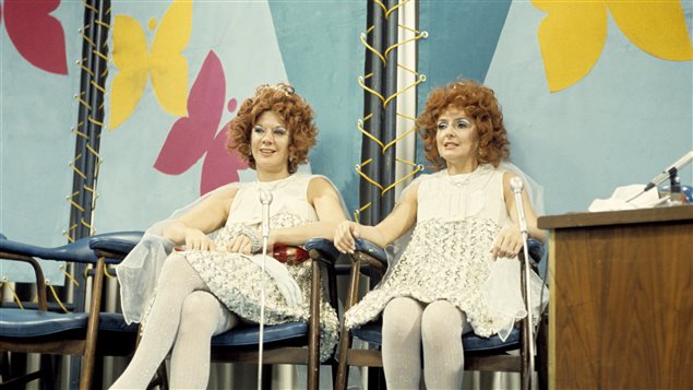 Denise Filiatrault et Dominique Michel dans un sketch du Bye bye 1971 Denise Filiatrault et Dominique Michel dans un sketch du Bye bye 1971