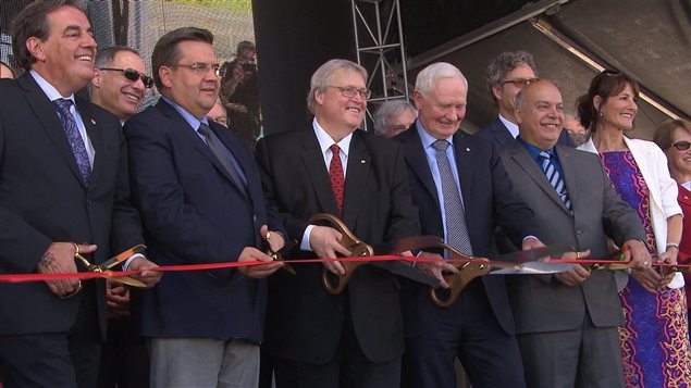 Inauguración oficial del CUSM, con la presencia entre otros del ministro de Salud de Quebec, Gaetan Barrette y del alcalde de Montreal, Denis Coderre.