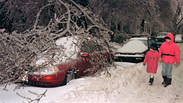 Une rue de Montréal en pleine crise du verglas, en 1998.