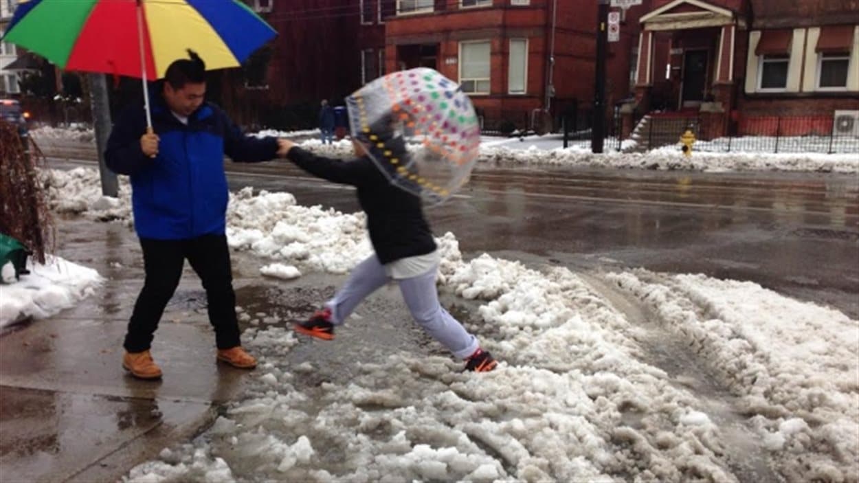 Premi Re Temp Te Hivernale Pluie Vergla Ante Toronto Et Routes