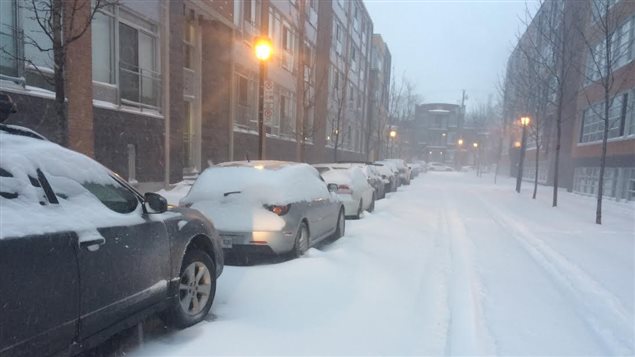 الثلوج غمرت شوارع مونتريال في أوّل عاصفة ثلجيّة  هذه السنة في 29-12-2015