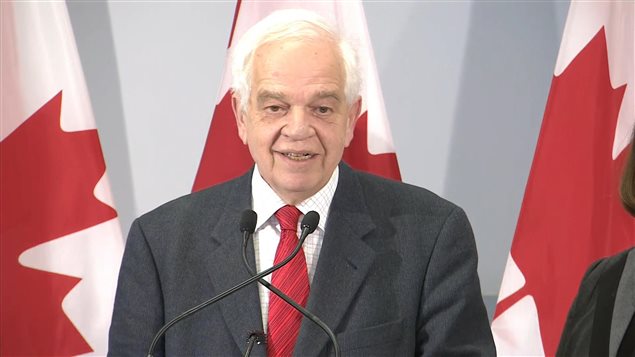 John McCallum, ministro de Inmigración de Canadá.