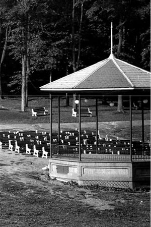 Photo from 1945 showing benches had been placed near the bandstand for a listening audience.