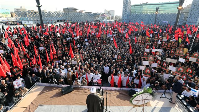 Des milliers d’Iraniens se sont rassemblés à Téhéran lundi pour dénoncer l’exécution du cheikh Al-Nimr.