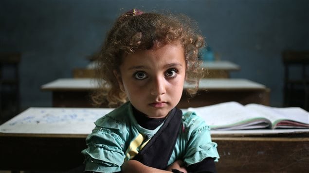 طفلة سورية لاجئة