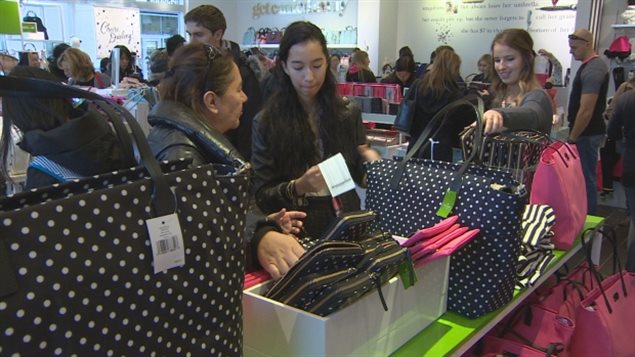 名牌商品工厂直销店卖低质量商品