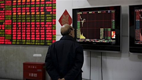 Les investisseurs chinois sont inquiets face à la volatilité des marchés. 