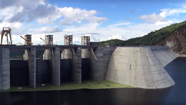 La Central Hidroeléctrica de Sogamoso que pertenece a la generadora de energía Isagén. La mayoría de sus acciones, el 57,6 %, fue comprada por el consorcio canadiense Brookfield.  