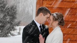 杰米和萨拉的雪中婚礼