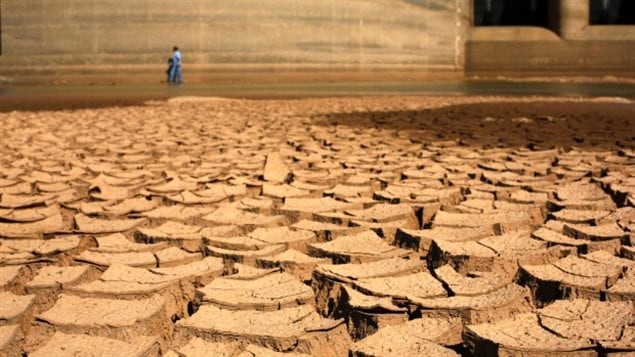 A huge dam in Brazil holds back almost no water, only died mud, The huge city of Sao Paulo Brazil almost ran out of water in the hottest summer on record