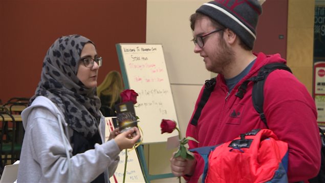 Estudiantes de la Universidad de Regina, Saskatchewan, quiere poner fin a los prejuicios sobre el Islam.