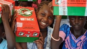 Children in the west African nation of Senegal, preparing to open their Canadian-packed shoeboxes. Photo: Frank King/Samaritans Purse Canada