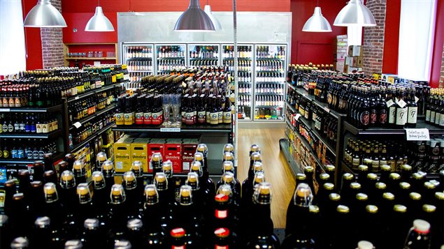 Les étalages de bières dans le dépanneur Peluso Les étalages de bières dans le dépanneur Peluso