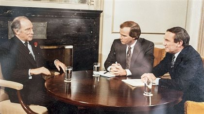 In this more traditional interview, a younger Peter Mansbridge (centre) and reporter David Halton interview then prime minister Pierre Trudeau in the late 1970s.