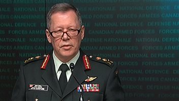Jonathan Vance, jefe de Estado mayor del ejército canadiense en conferencia de prensa.