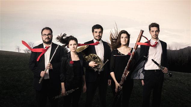 El Azahar Ensemble está integrado por Frederic Sánchez, flauta; María Alba Carmona, Oboe; Antonio Lagares, trompa; María José García, fagot y Gonzalo Esteban, clarinete. 
