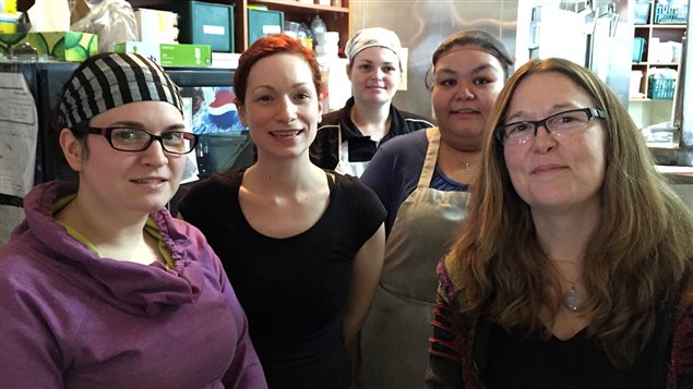 L'équipe du Café du Presbytère : Mélanie, Marie-Ève, Vanessa, Thérèse et Nathalie L'équipe du Café du Presbytère : Mélanie, Marie-Ève, Vanessa, Thérèse et Nathalie