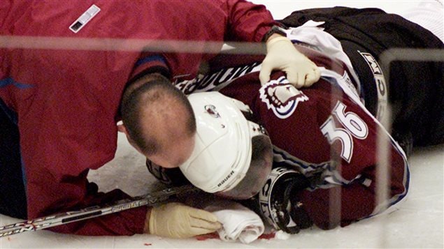 Deportes como el hockey y el fútbol son terreno fértil para los daños cerebrales.