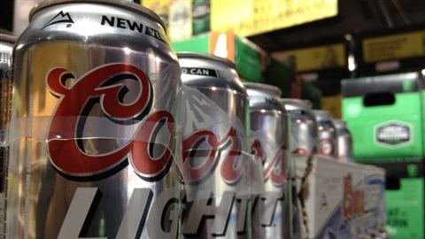 Des cannettes de bière de la compagnie Molson Coors.