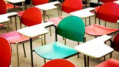 Une salle de classe. Une salle de classe.