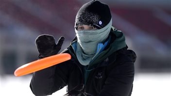 A participant in the Mad Trapper Snowshoe Ultimate Frisbee tournament in Ottawa on Feb. 14, 2016 was undaunted by extreme cold warnings and wind chills of -35 to -40 C.