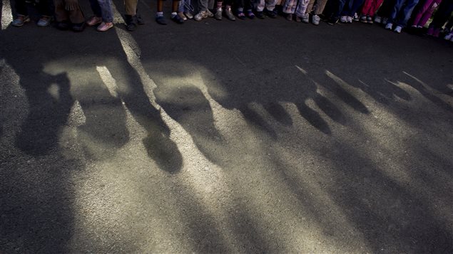 Des enfants font la file Des enfants font la file