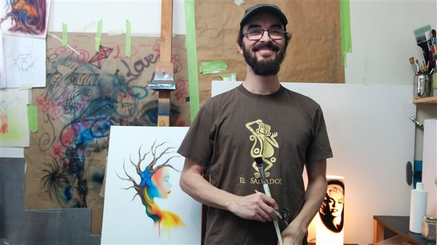 L’artiste visuel Bjørn Brøndsted dans son atelier de création de Montréal