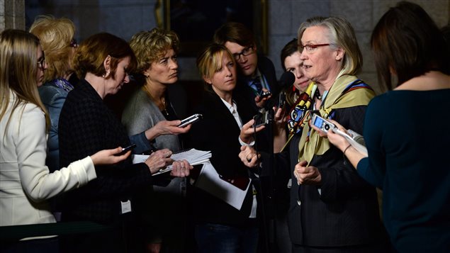 La ministre des Affaires autochtones Carolyn Bennett a commenté la situation des femmes autochtones assassinées ou disparues mardi, après une rencontre du Conseil des ministres.