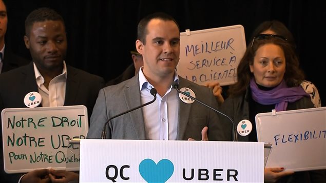 Le directeur général d’Uber Québec, Jean-Nicolas Guillemette, en conférence de presse jeudi matin.