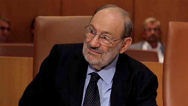 Umberto Eco recevant le prix Guttenberg en octobre 2014 Umberto Eco recevant le prix Guttenberg en octobre 2014