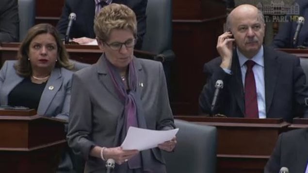 Kathleen Wynne ofrece disculpas a los francófonos de Ontario. 