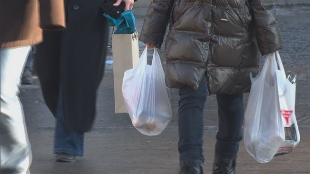 Les sacs de plastiques pourraient bientôt être interdits.