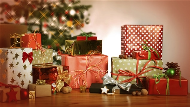 هدايا تحت شجرة الميلاد