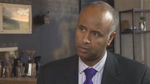 联邦议会自由党议员Ahmed Hussen建议“盲聘”