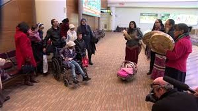 استقبال لاجئين سوريين من قبل أشخاص من السكان الأصليين 
