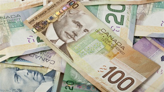 أوراق نقدية كندية ورقية
