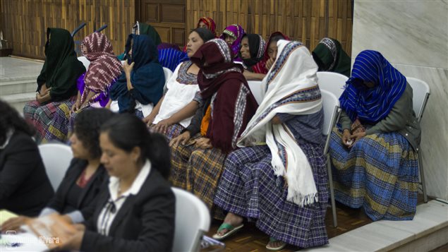 Indígenas guatemaltecas víctimas de violencia sexual por parte de militares en la base Sepur Zarco. Un Tribunal en Guatemala halló culpables a Esteelmer Francisco Reyes Girón y Heriberto Valdez Asij de esos crímenes cometidos entre 1982 y 1983. 