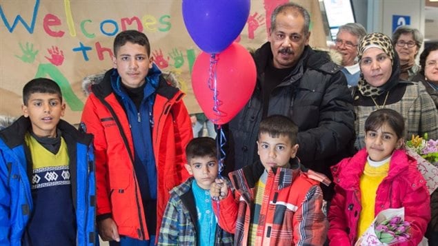 أسرة سوريّة لدى وصولها إلى مطار هليفاكس