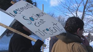 Manifestation à Rimouski pour un meilleur soutient aux logements sociaux.
