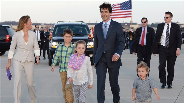 رئيس الحكومة الكنديّة  جوستان ترودو وزوجته وأطفاله خلال زيارة قام بها ترودو لواشنطن