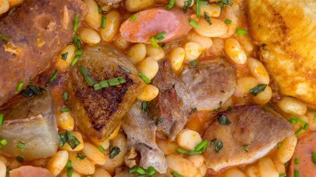 Les ingrédients du cassoulet diffèrent selon les régions Les ingrédients du cassoulet diffèrent selon les régions