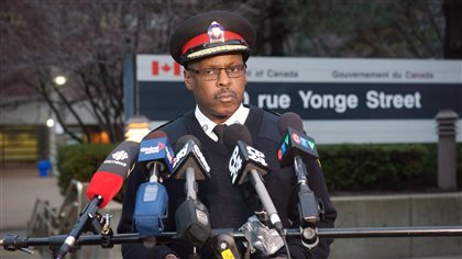 多伦多警察局局长桑德斯( Mark Saunders)召开记者招待会。