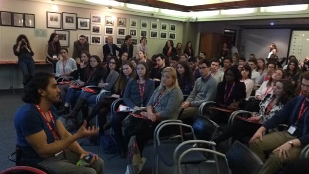 El atleta paralímpico mexicano Arly Velásquez durante la presentación del Proyecto Habesha en la Universidad McGill de Montreal. 