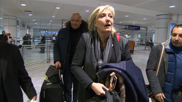 Marine Le Pen à son arrivée à l’aéroport de Montréal