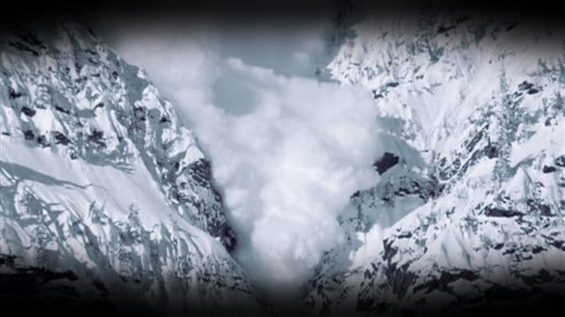 La prévision des avalanches au Canada se raffine et l'équipement de survie aussi.