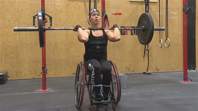 Cindy Ouellet entrenándose.