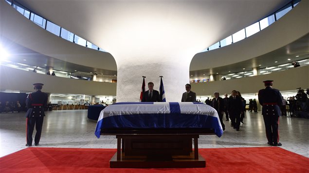  Mayor John Tory pays his respects to former Toronto mayor Rob Ford at city hall on Monday, March 28, 2016. 