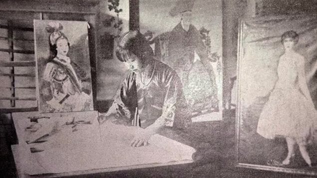 杨令佛与她的作品。