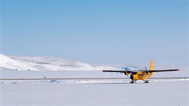 Canadian Forces CC-138 Twin Otter aircraft prepares for takeoff from the Resolute Bay Airport to perform a training flight in the high Arctic.